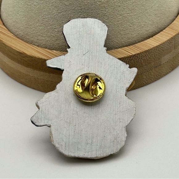 Small Novelty Vintage Textured 3D Snowman with Hat Pin Brooch Christmas Holidays - Picture 3 of 5